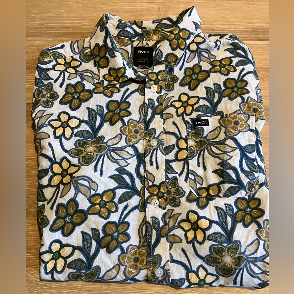 RVCA men’s flower shirt floral print.
Size L large button down. Maybe worn once.